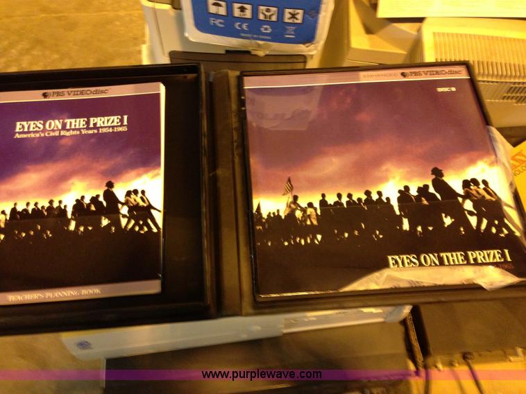 image for item B1706 Assorted electronics