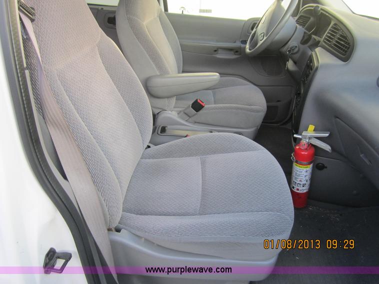 image for item B1725 2001 Ford Windstar LX van