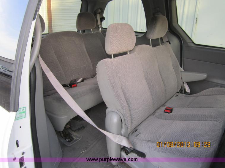 image for item B1725 2001 Ford Windstar LX van