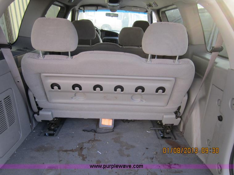 image for item B1725 2001 Ford Windstar LX van