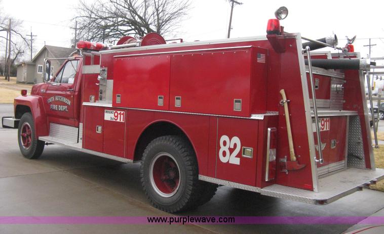 image for item B8446 1980 Ford F700 firetruck