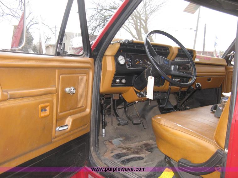 image for item B8446 1980 Ford F700 firetruck