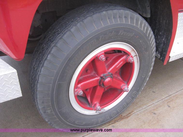 image for item B8446 1980 Ford F700 firetruck