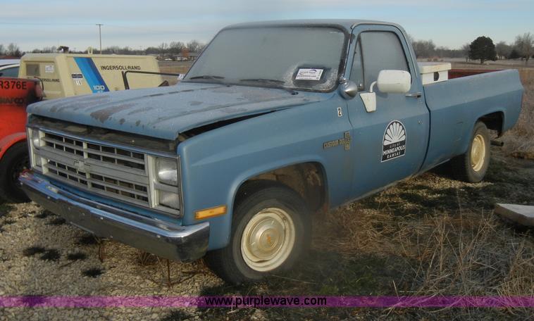image for item D4564 1985 Chevrolet Custom Deluxe 10 pickup truck
