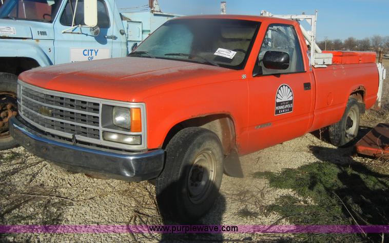 image for item D4571 1988 Chevrolet Cheyenne 3500 pickup truck