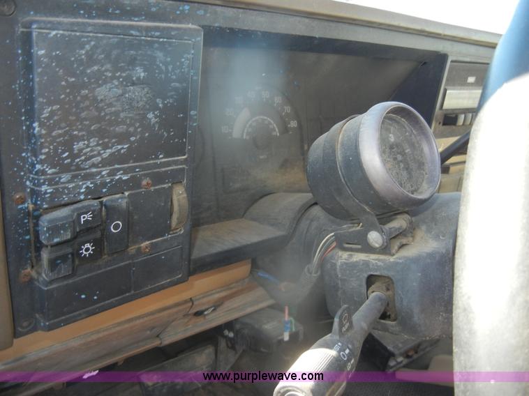 image for item D4571 1988 Chevrolet Cheyenne 3500 pickup truck