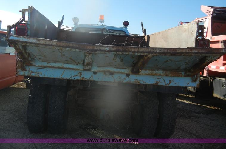 image for item D4572 1975 Ford F600 dump truck