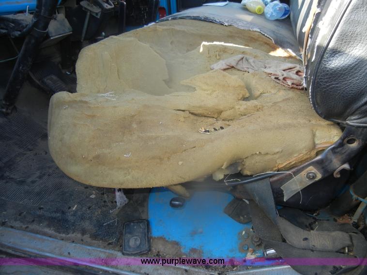 image for item D4572 1975 Ford F600 dump truck