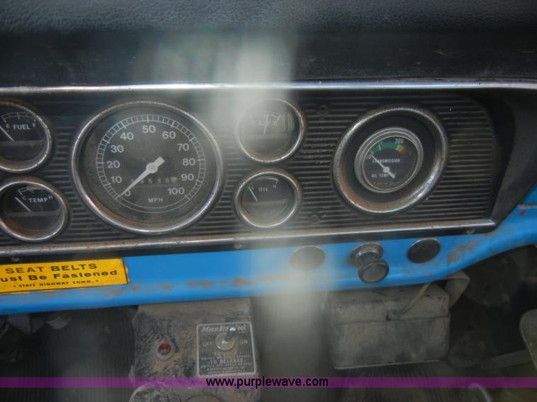 image for item D4572 1975 Ford F600 dump truck