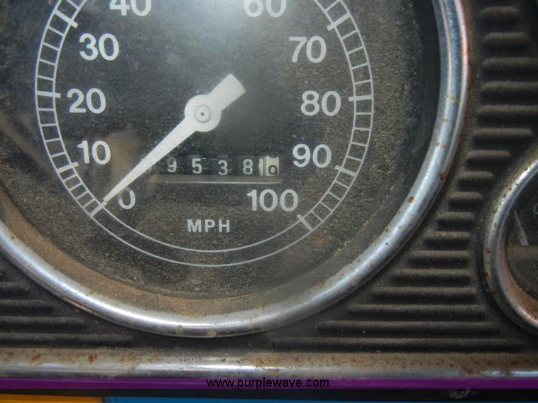 image for item D4572 1975 Ford F600 dump truck