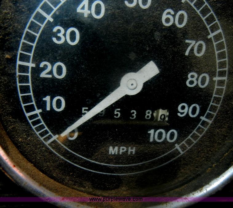 image for item D4572 1975 Ford F600 dump truck