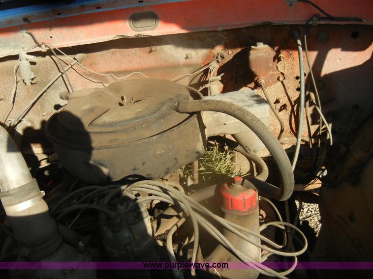 image for item D4572 1975 Ford F600 dump truck