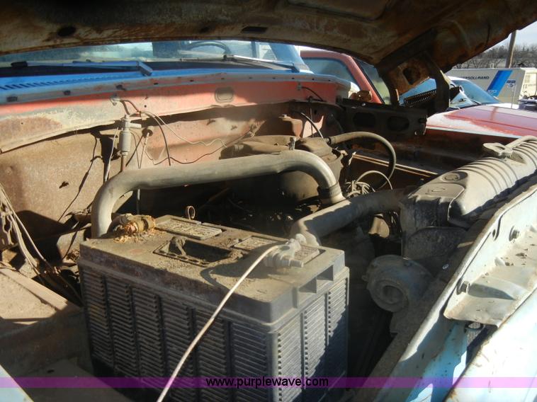 image for item D4572 1975 Ford F600 dump truck