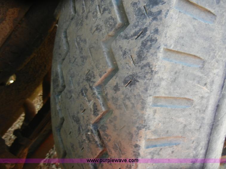 image for item D4572 1975 Ford F600 dump truck