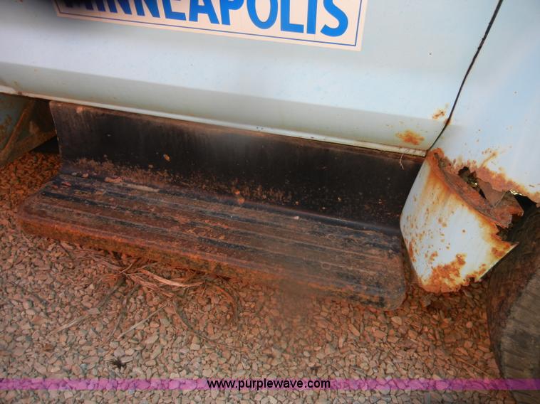 image for item D4572 1975 Ford F600 dump truck