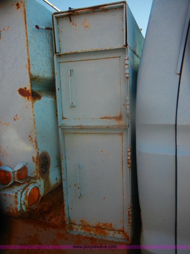 image for item D4572 1975 Ford F600 dump truck