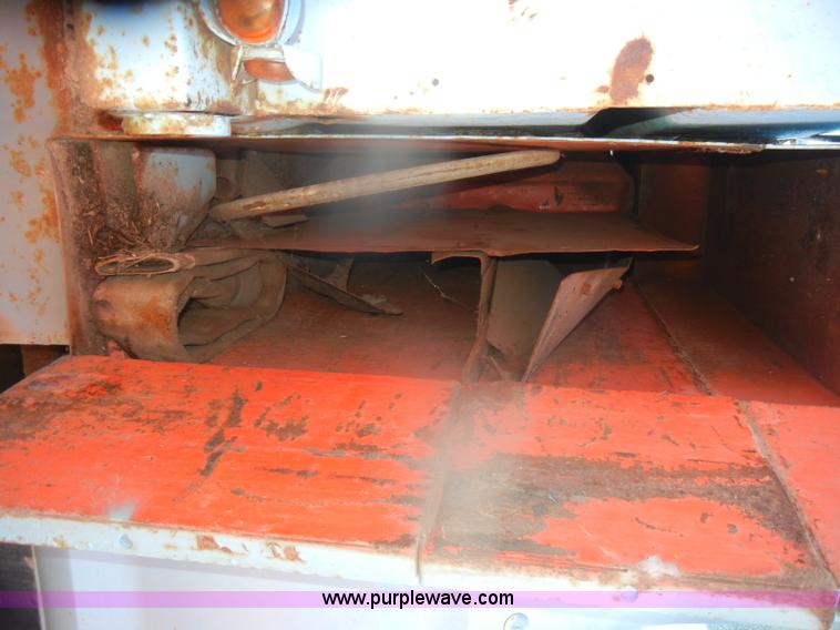 image for item D4572 1975 Ford F600 dump truck