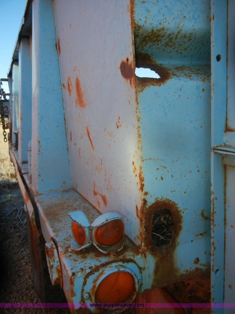 image for item D4572 1975 Ford F600 dump truck