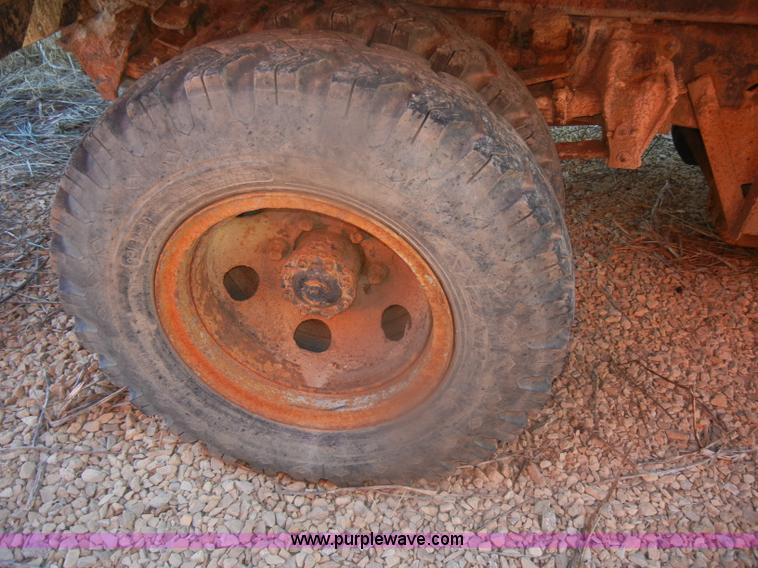 image for item D4572 1975 Ford F600 dump truck