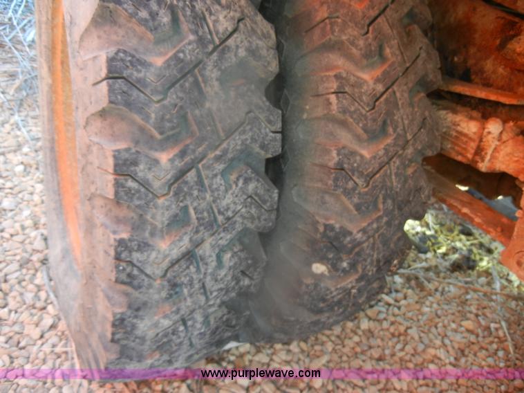 image for item D4572 1975 Ford F600 dump truck