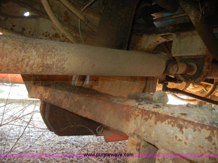 image for item D4572 1975 Ford F600 dump truck