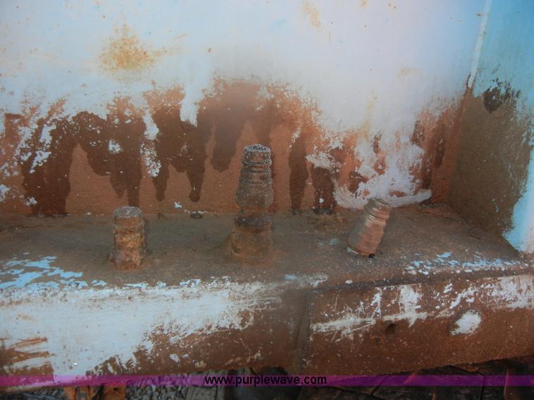 image for item D4572 1975 Ford F600 dump truck