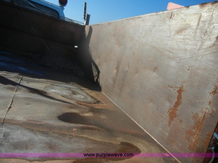 image for item D4572 1975 Ford F600 dump truck