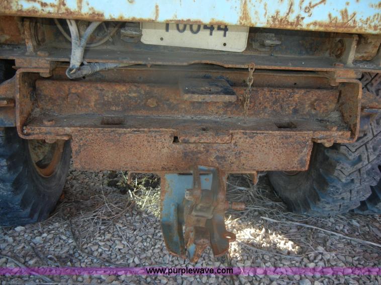 image for item D4572 1975 Ford F600 dump truck