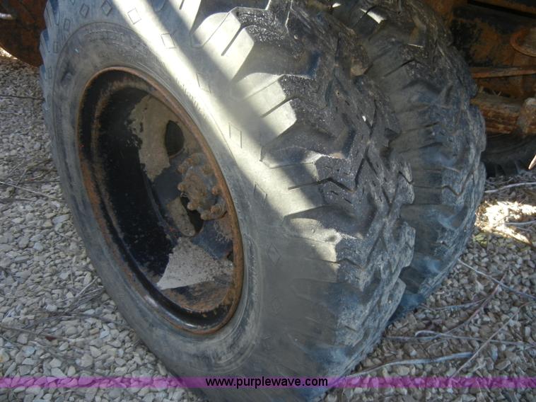 image for item D4572 1975 Ford F600 dump truck