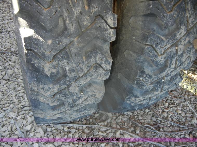 image for item D4572 1975 Ford F600 dump truck