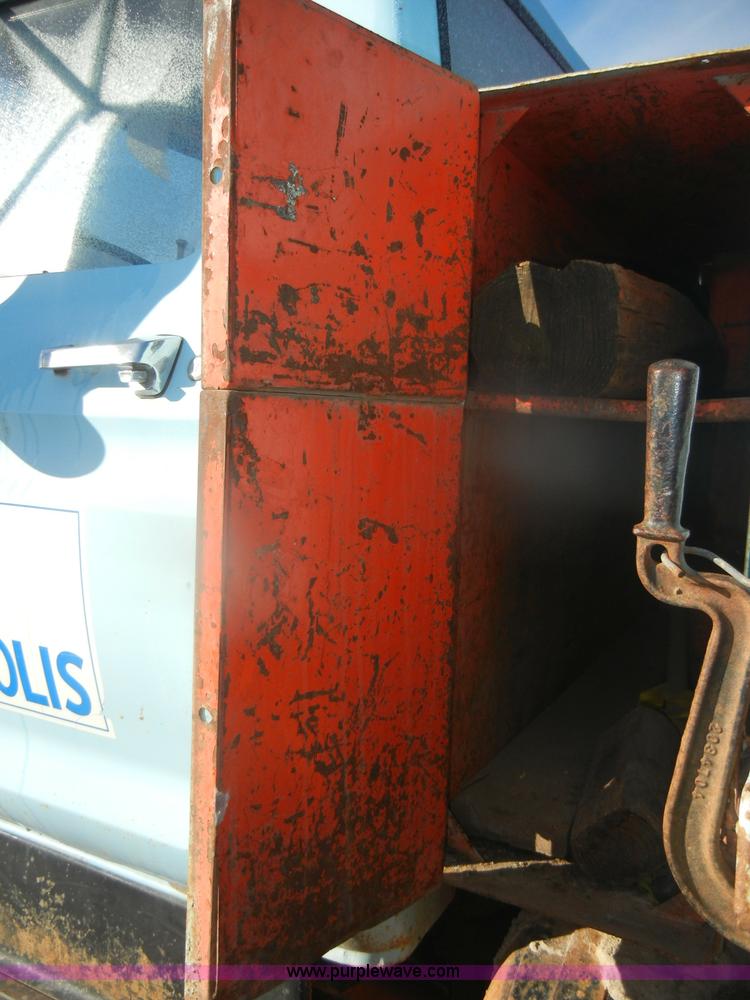 image for item D4572 1975 Ford F600 dump truck