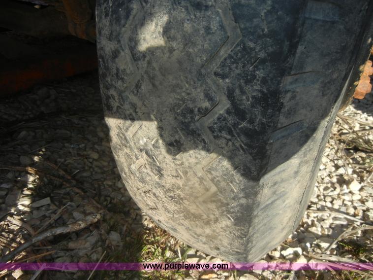 image for item D4572 1975 Ford F600 dump truck