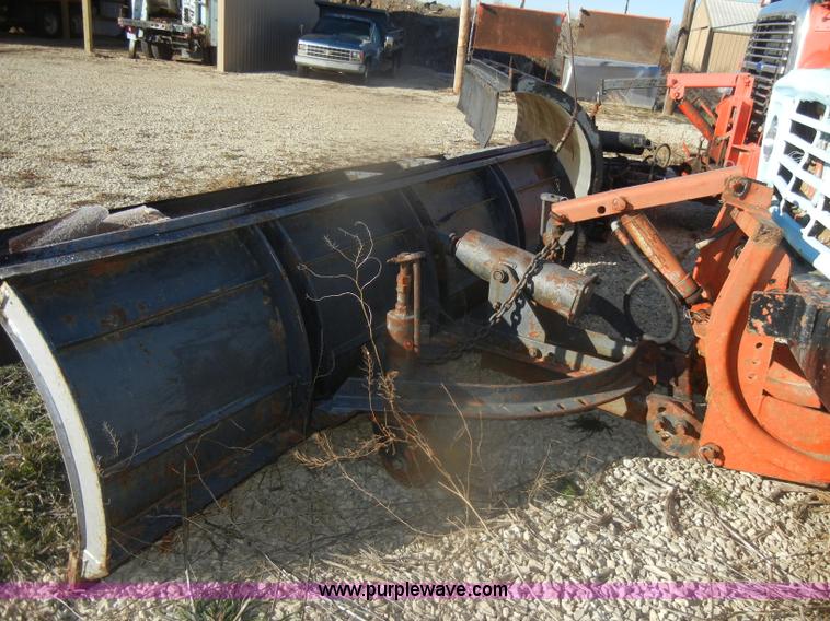 image for item D4572 1975 Ford F600 dump truck