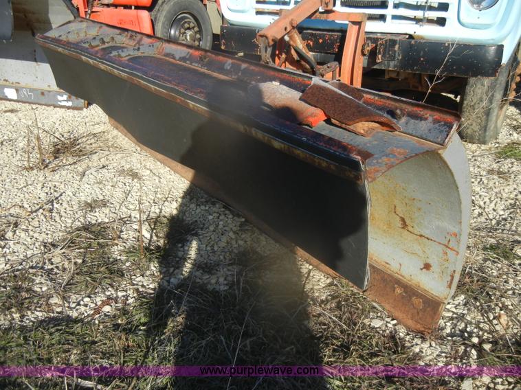 image for item D4572 1975 Ford F600 dump truck