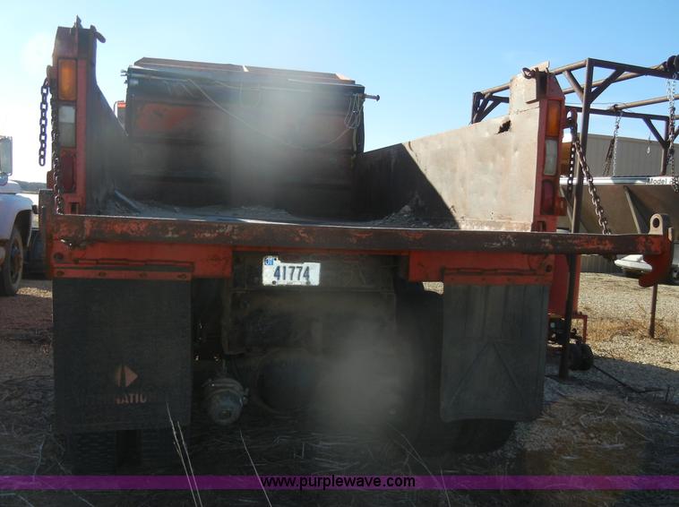 image for item D4573 1989 Ford L8000 dump truck