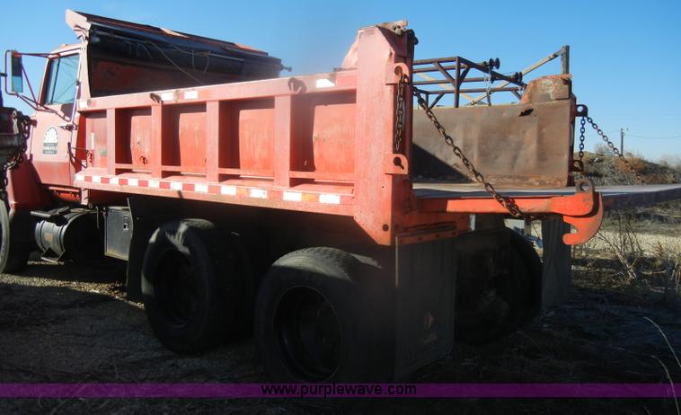 image for item D4573 1989 Ford L8000 dump truck