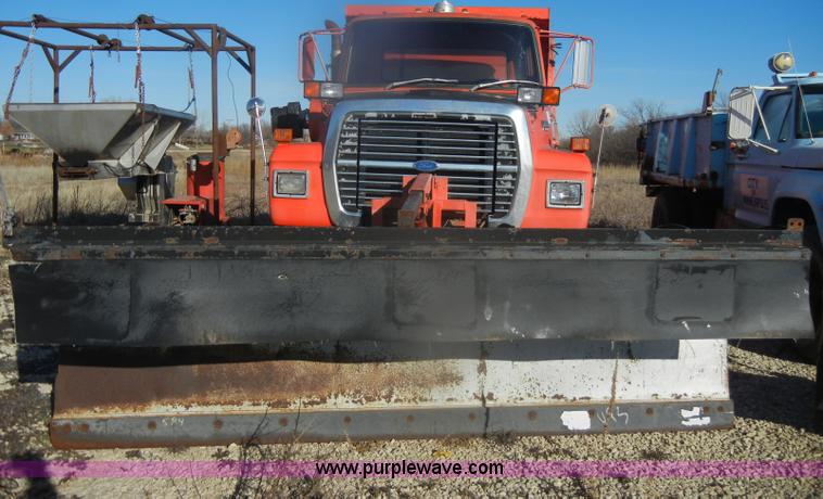 image for item D4573 1989 Ford L8000 dump truck