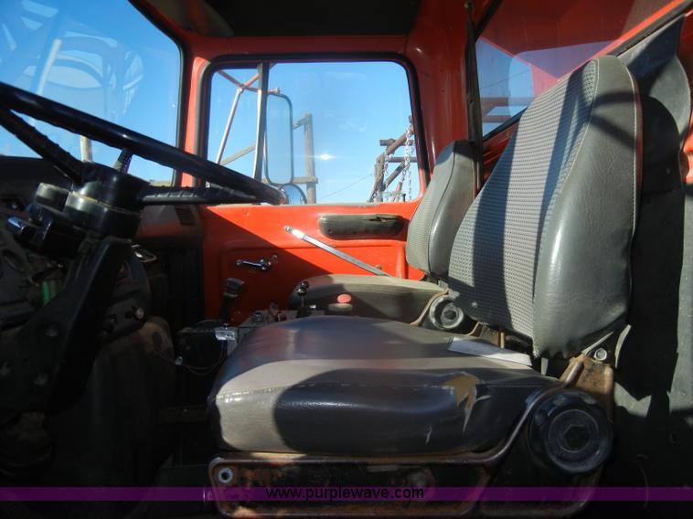 image for item D4573 1989 Ford L8000 dump truck