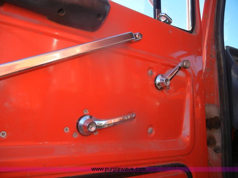 image for item D4573 1989 Ford L8000 dump truck