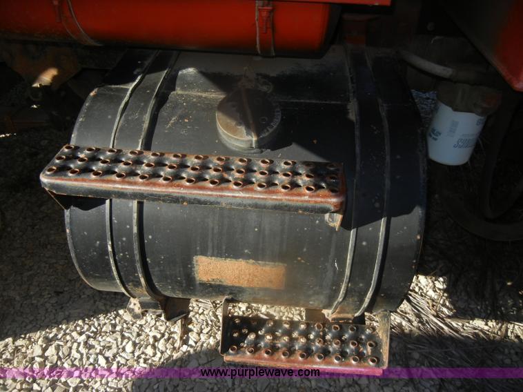 image for item D4573 1989 Ford L8000 dump truck