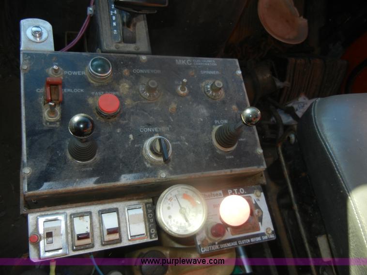 image for item D4573 1989 Ford L8000 dump truck