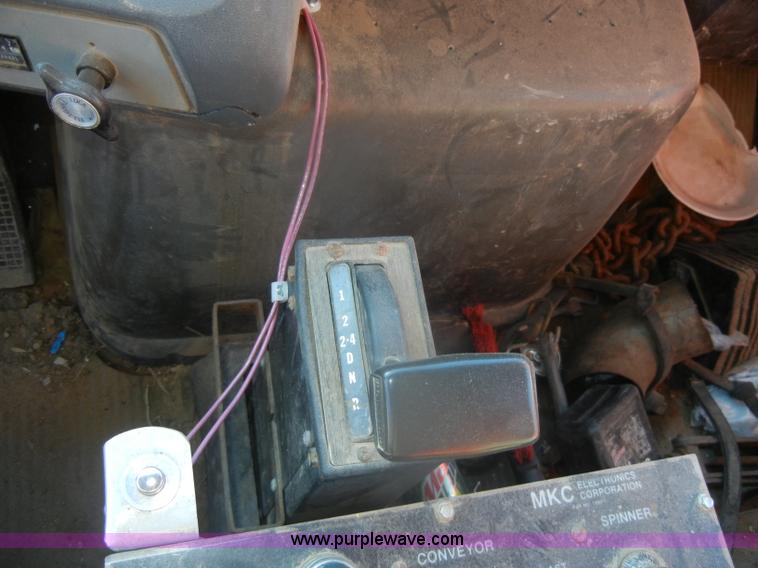 image for item D4573 1989 Ford L8000 dump truck