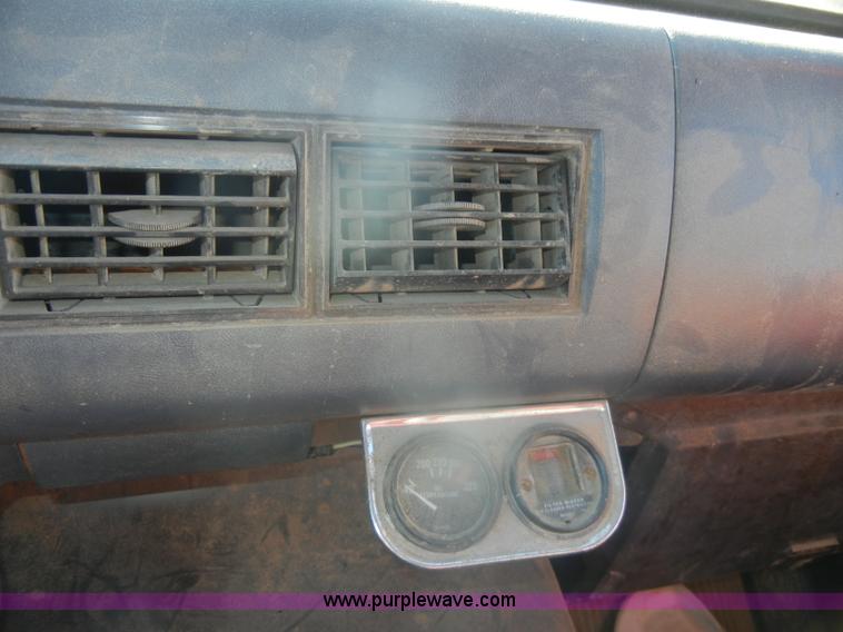 image for item D4573 1989 Ford L8000 dump truck