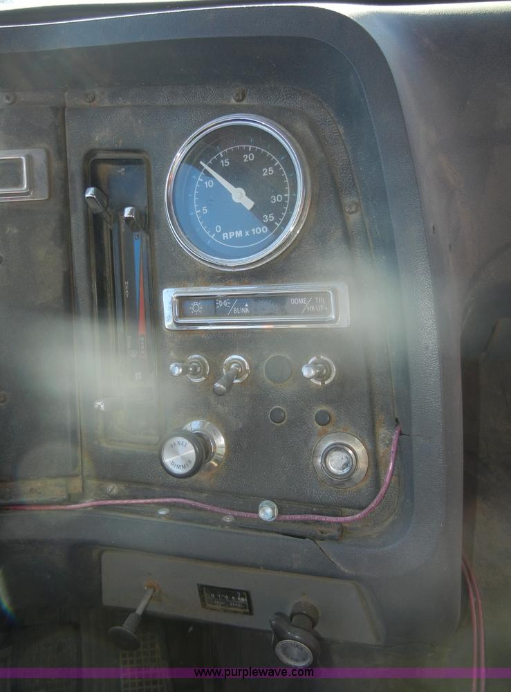 image for item D4573 1989 Ford L8000 dump truck