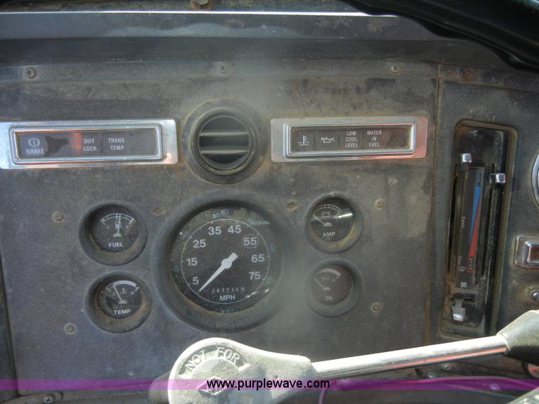 image for item D4573 1989 Ford L8000 dump truck