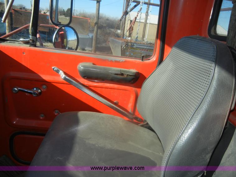 image for item D4573 1989 Ford L8000 dump truck