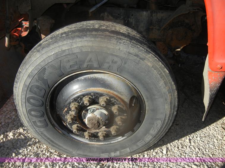 image for item D4573 1989 Ford L8000 dump truck