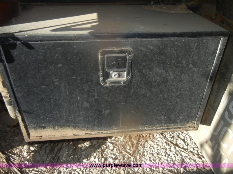 image for item D4573 1989 Ford L8000 dump truck