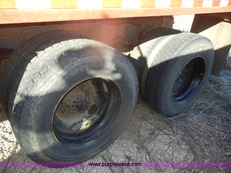 image for item D4573 1989 Ford L8000 dump truck