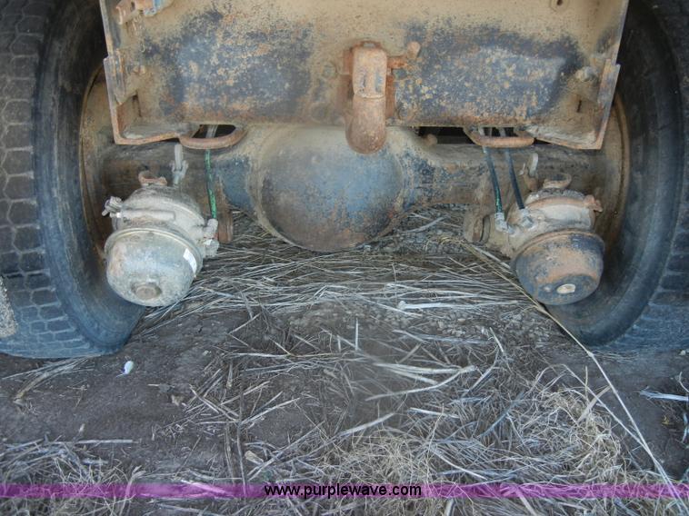 image for item D4573 1989 Ford L8000 dump truck